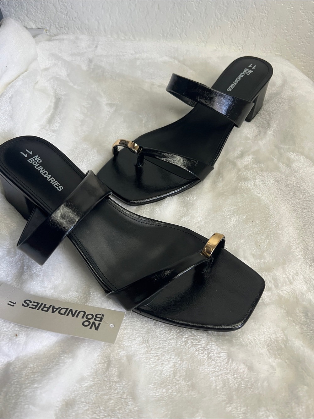 New No Boundaries Black Patent Toe-Ring Block Heel Sandals size 11